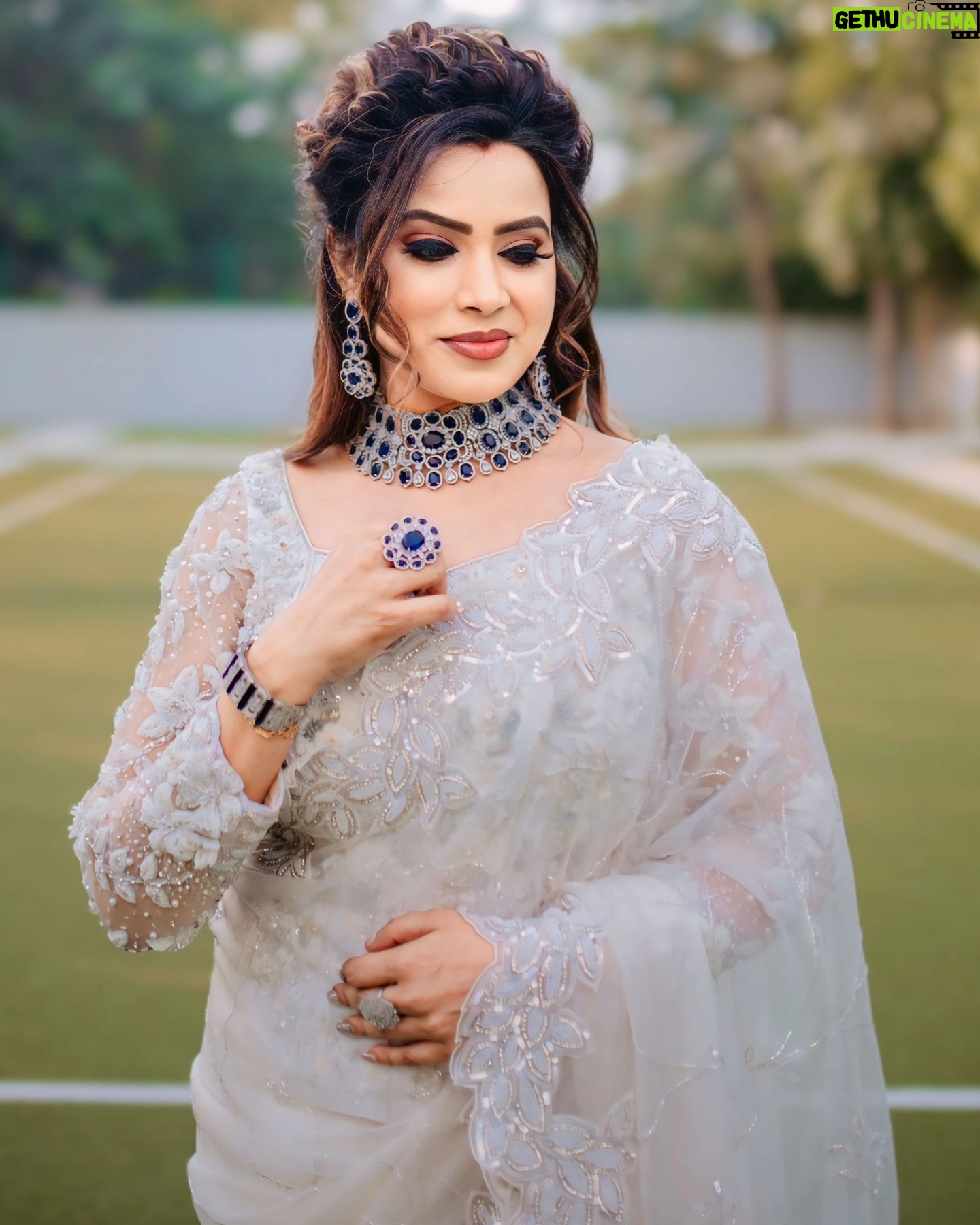 Sangeetha V Instagram - வெள்ளை புறா ஒன்று ஏங்குது#jeniferhairstylist #trans #makeup #beauty #love #mua #fashion #model #makeupartist #like #photography #hair #cute #beautiful #follow #style #instagood #girl #makeuptutorial #music #red #selfie #fitness #happy #christmas #wedding #instagram #cosmetics #captionplus