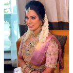 Sangeetha V Instagram - 𝑵𝒐𝒕𝒉𝒊𝒏𝒈 𝑴𝒂𝒌𝒆𝒔 𝒂 𝑾𝒐𝒎𝒆𝒏 𝒍𝒐𝒐𝒌 𝒎𝒐𝒓𝒆 𝑩𝒆𝒂𝒖𝒕𝒊𝒇𝒖𝒍 𝒍𝒊𝒌𝒆 𝒂 𝑺𝒂𝒓𝒆𝒆 𝑫𝒐𝒆𝒔 🌸💖❤️🥻 . Featuring model @sangeetha.v.official Makeover @mystylemakeover_studio Hairstylist👩‍🎤 @mahi_hairdo Team💄 @divya_make_up_artistry Jewels💎 @chennai_jazz Designer @frontiers_fashion_lounge Capture 📸 @silvan__photography . #SangeethaKingsley #gettingmarried #Sangeetha #Mahihairdo #mystylemakeover #Bridalmakeup #Bridaljewellery #Actress #Chennaimakeupartist #chennaidiaries #chennaijazz #jewelsoftheday #frontiersfashionlounge #Celebrityhome_