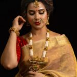 Sangeetha V Instagram – Trying out a Vintage look 😻😍

Mau : @lk_makeup_trainer
Camera : @designfactoryphotography

#vintagestyle #photoshoot #sangeetha #raani #retrolook #instafashion