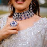 Sangeetha V Instagram - Wonderful grand rich elegant white Saree with long blouse from @frontiers_fashion_lounge and once again sparkling jewelry set from @fineshinejewels and curly designed hair groom by @jenifer_hair_stylist_official