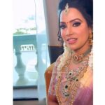 Sangeetha V Instagram - 𝑵𝒐𝒕𝒉𝒊𝒏𝒈 𝑴𝒂𝒌𝒆𝒔 𝒂 𝑾𝒐𝒎𝒆𝒏 𝒍𝒐𝒐𝒌 𝒎𝒐𝒓𝒆 𝑩𝒆𝒂𝒖𝒕𝒊𝒇𝒖𝒍 𝒍𝒊𝒌𝒆 𝒂 𝑺𝒂𝒓𝒆𝒆 𝑫𝒐𝒆𝒔 🌸💖❤️🥻 . Featuring model @sangeetha.v.official Makeover @mystylemakeover_studio Hairstylist👩‍🎤 @mahi_hairdo Team💄 @divya_make_up_artistry Jewels💎 @chennai_jazz Designer @frontiers_fashion_lounge Capture 📸 @silvan__photography . #SangeethaKingsley #gettingmarried #Sangeetha #Mahihairdo #mystylemakeover #Bridalmakeup #Bridaljewellery #Actress #Chennaimakeupartist #chennaidiaries #chennaijazz #jewelsoftheday #frontiersfashionlounge #Celebrityhome_