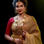 Sangeetha V Instagram – Trying out a Vintage look 😻😍

Mau : @lk_makeup_trainer
Camera : @designfactoryphotography

#vintagestyle #photoshoot #sangeetha #raani #retrolook #instafashion