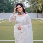 Sangeetha V Instagram - Wonderful grand rich elegant white Saree with long blouse from @frontiers_fashion_lounge and once again sparkling jewelry set from @fineshinejewels and curly designed hair groom by @jenifer_hair_stylist_official