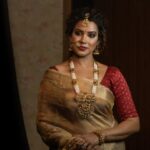 Sangeetha V Instagram – Trying out a Vintage look 😻😍

Mau : @lk_makeup_trainer
Camera : @designfactoryphotography

#vintagestyle #photoshoot #sangeetha #raani #retrolook #instafashion