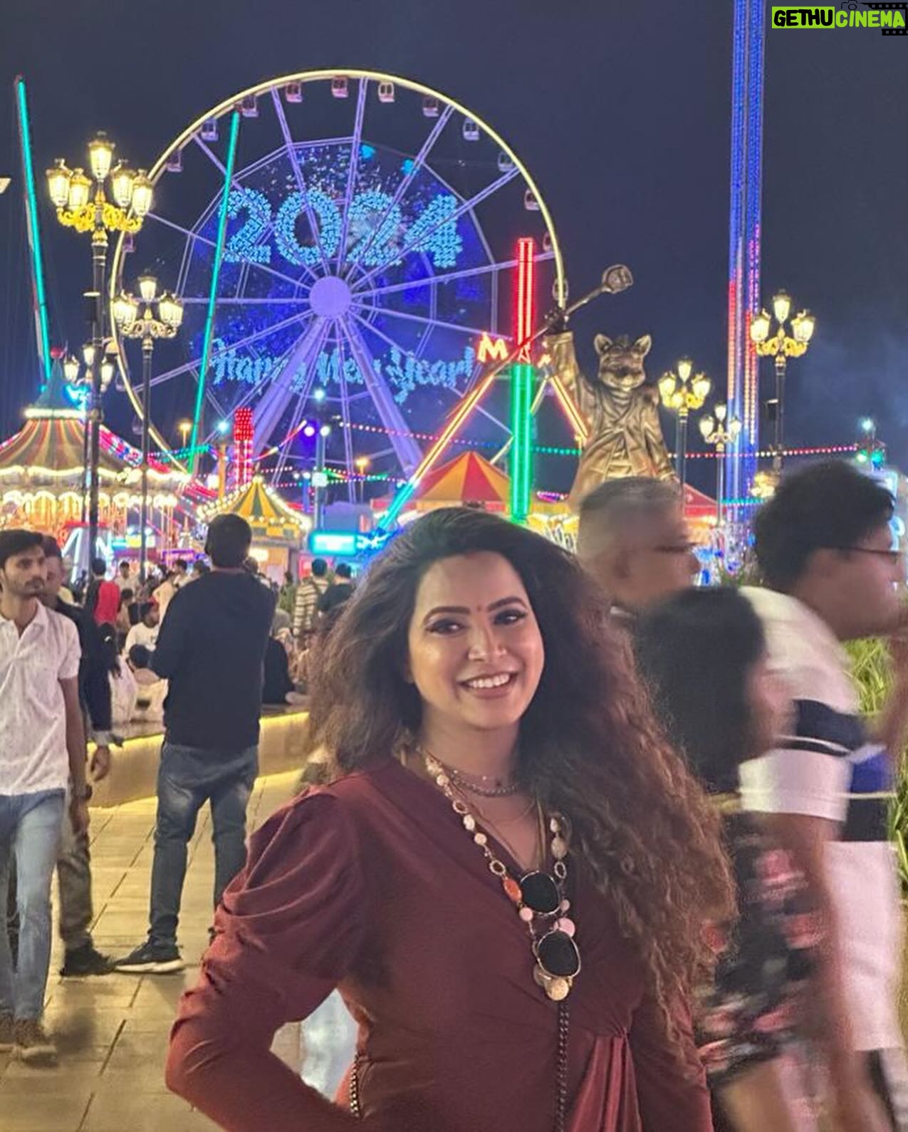 Sangeetha V Instagram - Our first exclusive interview with @timesofindia ๐๐๐Greeted with wonderful story to have a nice year ahead๐๐ Being a powerful supporter- My family,friends and fans makes best year in 2023 and blessed to step in 2024 Finally we wishing you all a happy new year ๐ฅณ@redinkinsely
