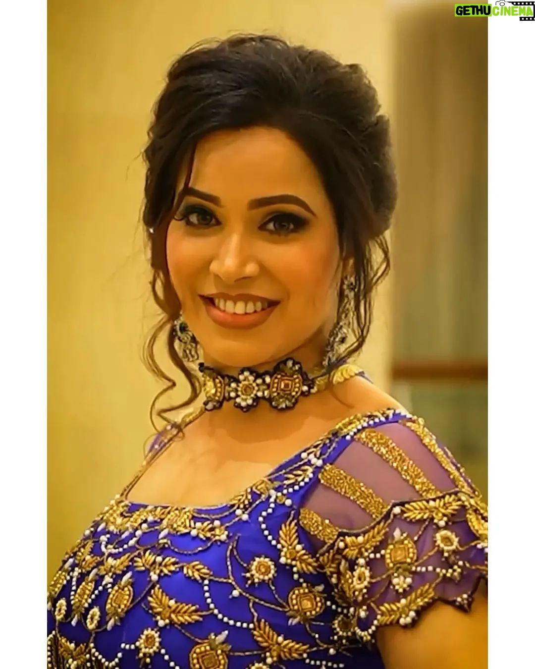 Sangeetha V Instagram - "Never Apologize For Being a Powerful Women", 💙🌸🌠Looks Ravishing #Sangeethakingsley . Inframe🎞️ @sangeetha.v.official Hairstylist🦱 @mahi_hairdo MUA 💄👩🎤 @mystylemakeover_studio Team @divya_make_up_artistry Designs @frontiers_fashion_lounge Jewels @chennai_jazz . #Sangeetha #mahihairstylist #frontiersfashionlounge #mystylemakeover #Bridalmakeup #artistsoninstagram #chennaijazz #SangeethaVofficial #Chennaimakeupartist #bridalsarees #chennaidiaries
