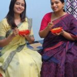 Sangeetha sai Instagram - எங்க குடும்பத்தோட பல விதமான தருணம், ஆச்சரியம், சந்தோசம் எல்லாமே சூடான MAGGI bowl அ சாப்பிடும் போது தான் உருவாகுது! இன்னைக்கி நம்ப ஒரு முக்கிமான ப்ரேக் எடுக்க போறோம்... அதோட நம்ப நமக்கு ரொம்ப பிடிச்ச comfort food -அ, கொண்டாட போறோம்... சின்ன சின்ன வெற்றியையும், பெரிய மனசோட இருக்குறவங்களையும் பாராட்ட போறோம்... உங்க favourite மேகிய சூடா சாப்பிட்டு கொண்டாட இந்த மாதிரியான சந்தோசமான மறக்க முடியாத special தருணங்கள் உங்களுக்கும் கிடைக்கும். அத நான் உறுதியா நம்புற. Share a video or a picture with your MAGGI bowl Tell us your reason for celebrating with the #MAGGIJOLLYDINAMDINAM #MAGGI #MAGGIE #MAGGIJOLLDINAMDINAM