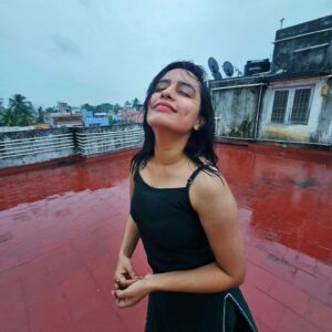 Sangeetha sai Instagram - நீ வரும்போது நான் மறைவேனா ⛈️⛈️⛈️⛈️