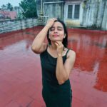 Sangeetha sai Instagram - நீ வரும்போது நான் மறைவேனா ⛈️⛈️⛈️⛈️