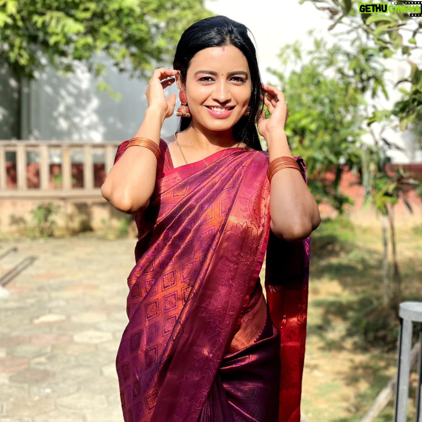 Sangeetha sai Instagram - One year of being Vasu π₯° Lots of emotions played in a year π₯Ή One such character will always be remembered for her poise, sweetness,charm,intelligence π₯°π₯°π₯° Thanks a ton for the opportunity to be a tiny part of this prestigious project with #vikatan and @vijaytelevision Feeling grateful and gratitude π π