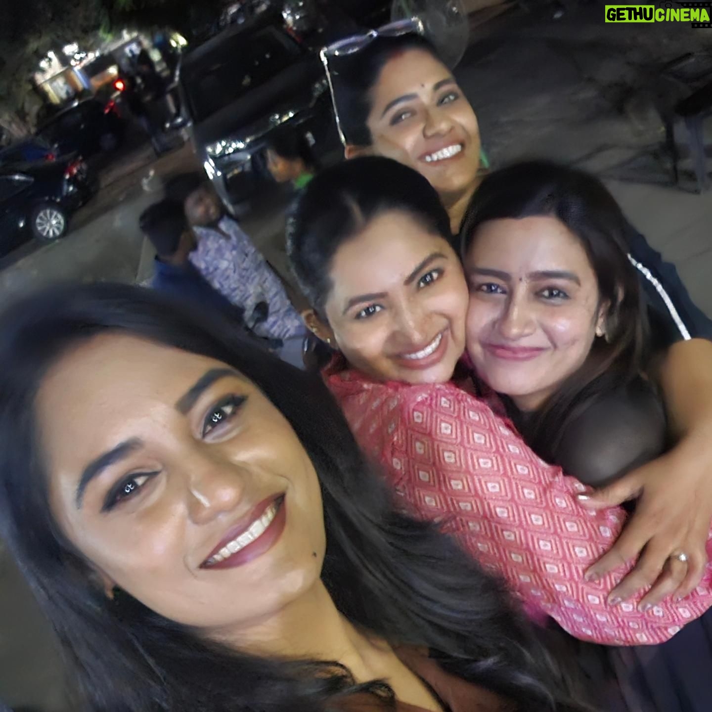 Sangeetha sai Instagram - One year of being Vasu π₯° Lots of emotions played in a year π₯Ή One such character will always be remembered for her poise, sweetness,charm,intelligence π₯°π₯°π₯° Thanks a ton for the opportunity to be a tiny part of this prestigious project with #vikatan and @vijaytelevision Feeling grateful and gratitude π π