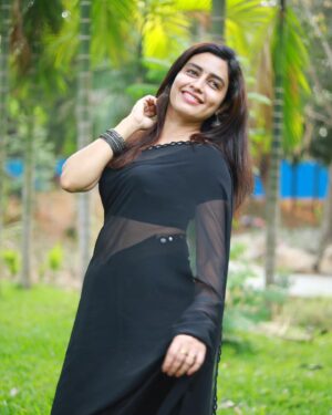 Sangeetha sai Instagram - சோலை மலர் ஒளியோ உனது
சுந்தரப்  புன்னகையோ 🖤🖤🖤

@@ashwin_sky_dancer 
@akash_av_0117