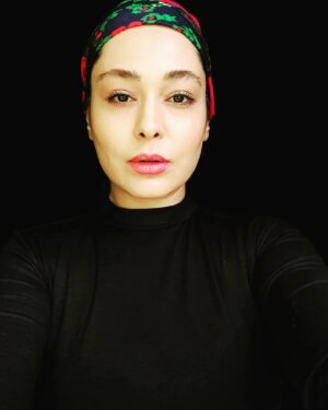 Sania Salari Instagram - از آلودگی به دور، از تاریکی به دور، از توطئه به دور!
چشم‌ها را یک لحظه ببند
از کلماتِ ساده‌ی عجیب و ارزانِ خودمان بخواه!
آرزو کن!
آرزو کن آن اتفاقِ قشنگ رُخ بدهد
رویا ببارد
دختران برقصند
قند باشد
بوسه باشد
خدا بخندد به خاطرِ ما!
ما که کاری نکرده‌ایم.
#سید_علی_صالحی