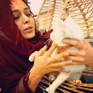 Sania Salari Instagram - با هم دیگه براش خونه می ساختیم
#سانیا_سالاری 
#پانته_آ_پوراسماعیل
#برگ