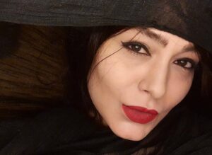 Sania Salari Instagram - سیاهه 
نه 
سفیده.....