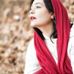Sania Salari Instagram – پُر
از میوه هایی که در دهن آب می شود 
آراسته 
به هزار گلِ گوناگون 
غَرّه
در آغوشِ آفتاب 
خوشبخت از پرنده یی خودی 
شاد 
از یکی قطره باران 
بسی زیباتر 
از آسمان صبحگاهی.
وفادار.
از باغی سخن می گویم 
خواب می بینم 
اما به حقیقت،دوست می دارم.
#پل_الوآر
ترجمه
#احمد_شاملو 
عکس
@asalmoj73