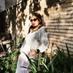 Sania Salari Instagram – و خدایی که در این نزدیکیست 
لای این شب بوها ،پای آن کاج بلند 
روی آگاهی آب 
روی قانون گیاه
#سهراب_سپهری
عکس
@elaheasghari_