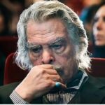 Sania Salari Instagram – هرگز از یاد نخواهم برد که سی شبِ تمام در اجرای مجلسِ ضربت زدن به کارگردانی “محمد رحمانیان ”
تنها “شنیدنِ”آن صدای با شکوه، پر درد،پر قدرت،پر احساس  وبا صلابت چگونه لرزه بر تمام جانم می افکند…..
“من کجا هستم؟”
“حقیقتِ من کجاست؟”
یادتان جاویدان 
سفرتان در آرامش 
#منوچهر_اسماعیلی