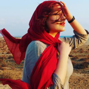 Sania Salari Instagram - درست است که من
همیشه از نگاه نادرست و طعنه تاریک ترسیده ام
درست است که زیر بوته باد سر بر خشت خالی نهاده ام
درست است که طاقت تشنگی در من نیست
اما با این همه گمان مبر که در برودت این بادها خواهم برید !
#سید_علی_صالحی
