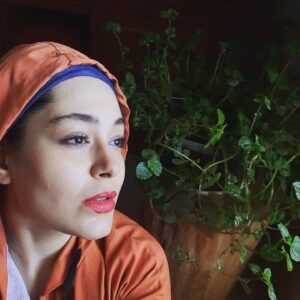 Sania Salari Instagram - سر آخر چه چیز را با خود به یادگار خواهی برد کولی جان؟
بوها را.....
#سانیا_سالاری