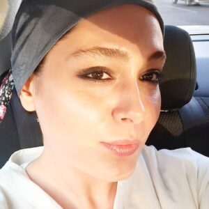 Sania Salari Instagram - زندگی رسم خوشایندی ست
زندگی بال و پری دارد با وسعت مرگ
پرشی دارد اندازه ی عشق
زندگی چیزی نیست که لب طاقچه ی عادت
 از یادمن و تو برود....
#سهراب_سپهری