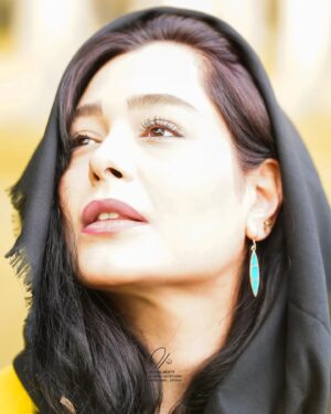 Sania Salari Instagram - زندگی را 
با متانت تمام باید که پذیرا بود...‌‌
عکس 
@asalmoj73