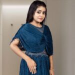 Saniya Babu Instagram - Elegant designer gown in midnight blue shade. . For more product related enquiries and details Phone: 91 9072300004 WhatsApp: 91 8943344181 . . . #mahalekshmisilks #thegenuinesilkpeople #fashionphotography #design #gown #gowndress #gownstyle #gownfashion #trendingfashion #instafahion #reelsinstagram #instagood