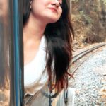 Saniya Babu Instagram - In the embrace of nature’s beauty, romance blossoms like wildflowers..Video : @nandu______rajeev Video edit : @athulraj_photoplay ❤️
