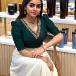 Saniya Babu Instagram - Happy Onam alll💥❤️ costume : @thattamboutique . Jewellery : @canisaperidot