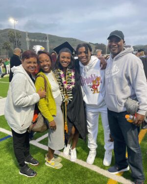 Saniyya Sidney Instagram - 💫🎓2024🎓💫