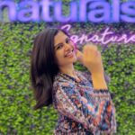 Sanjana Krishnamoorthy Instagram - Hair spa day @naturals_signature_mandaveli 💕 I chose the chemical-free quick circle treatment by Davines and I absolutely love the results 💕 Go visit your nearest @naturalssalon and enjoy their new range of hair services!