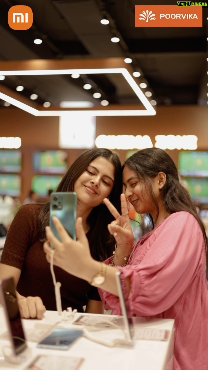 Sanjana Krishnamoorthy Instagram - Experience the magic of Diwali with Poorvika ✨ Don’t miss out on this golden opportunity to make your celebrations even grander! #diwaliwithmi #xiaomiretail #poorvikanammaveetudeepavali #Ad