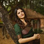 Sanjana Krishnamoorthy Instagram - 🌱 Wearing @swarnasaris Captured by my favourite @thatmadraskaran Hair by @priyanka_the_makeupartist