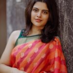 Sanjana Krishnamoorthy Instagram - Wearing @rajmahal_official 🌺 // @thatmadraskaran @noormakeup_mehndi