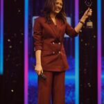 Sanjana Krishnamoorthy Instagram - @she_awards ✨ thank you for this honour. Much love to everyone who cast their votes 🫶🏻 . Styled by my favourite @deekshitanikkam MUAH @chisellemakeupandhair @chisellecrew Outfit @label_divyalakshanad Jewellery @heerbypriyanka Shot by @thatmadraskaran . #vadhandhi @wallwatcherfilms @pushkar.gayatri @andrewxvasanth @simonkking