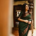 Sanjana Krishnamoorthy Instagram - 🌱 Wearing @swarnasaris Captured by my favourite @thatmadraskaran Hair by @priyanka_the_makeupartist