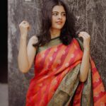 Sanjana Krishnamoorthy Instagram - Wearing @rajmahal_official 🌺 // @thatmadraskaran @noormakeup_mehndi
