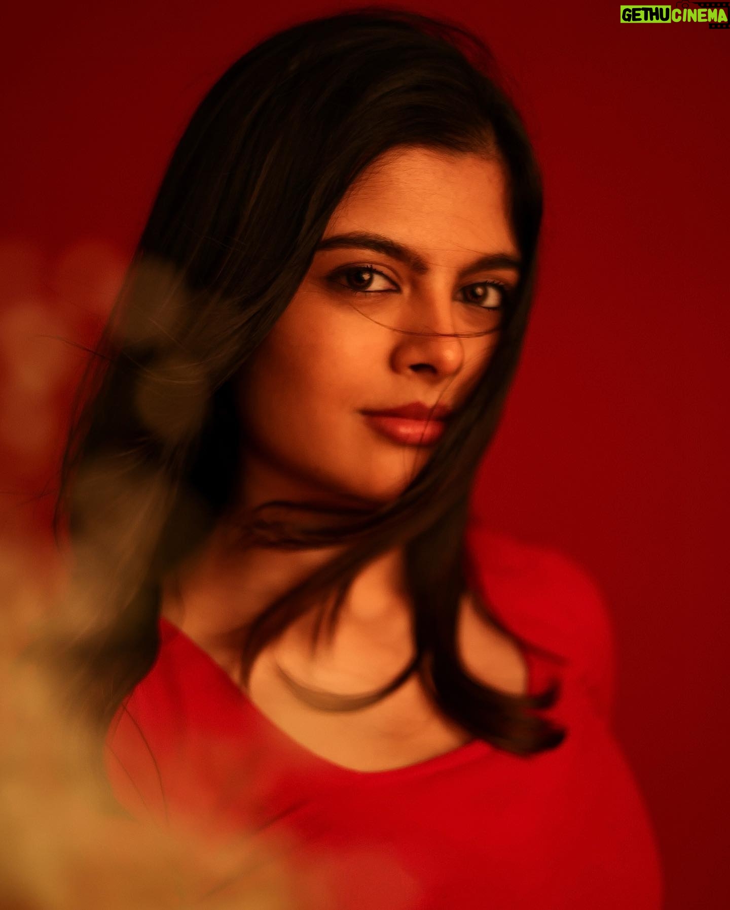 Sanjana Krishnamoorthy - 75.9K Likes - ❤️ @snipershotphotography @styledbydevil @rigowdesigns @noormakeup_mehndi