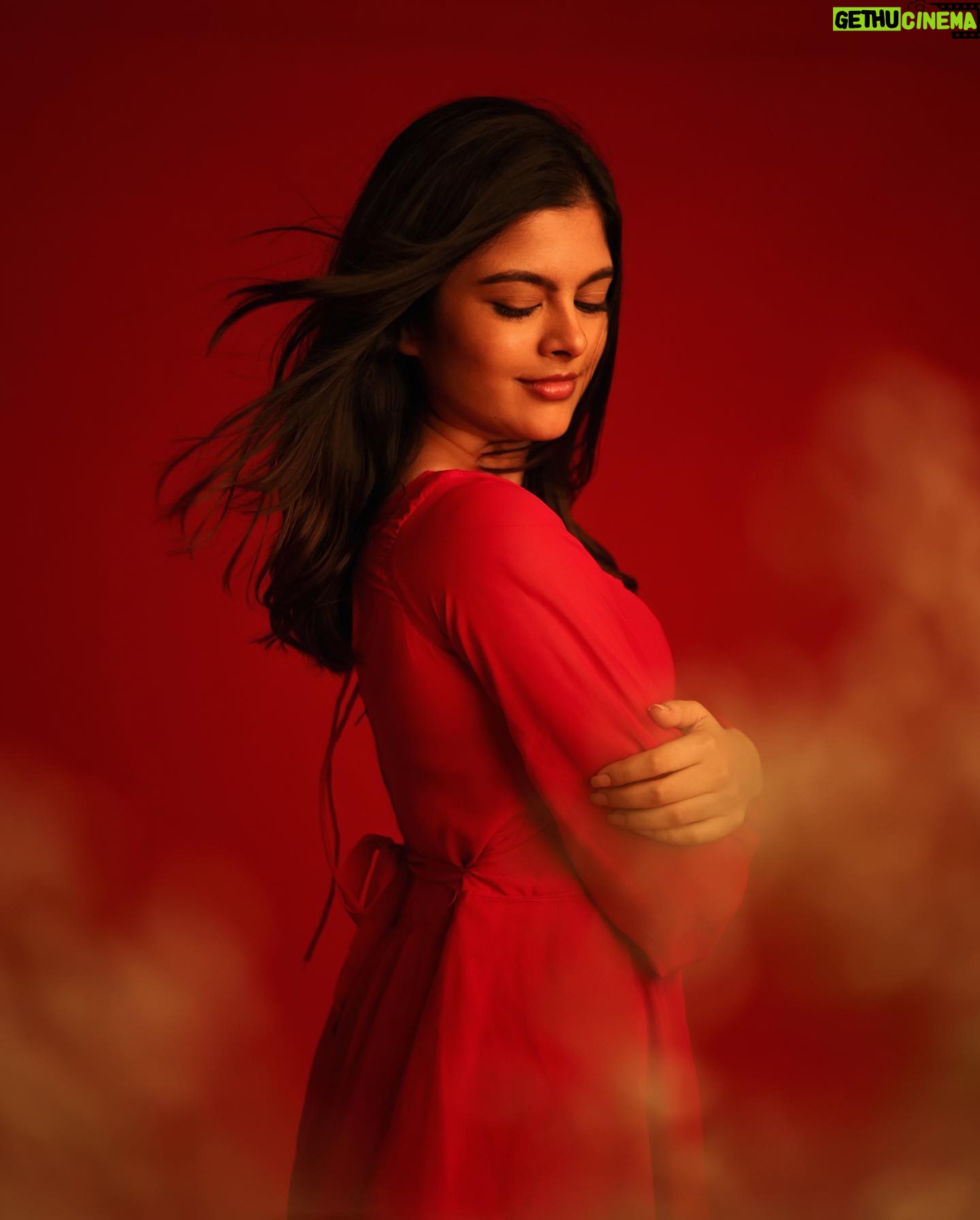 Sanjana Krishnamoorthy - 75.9K Likes - ❤️ @snipershotphotography @styledbydevil @rigowdesigns @noormakeup_mehndi