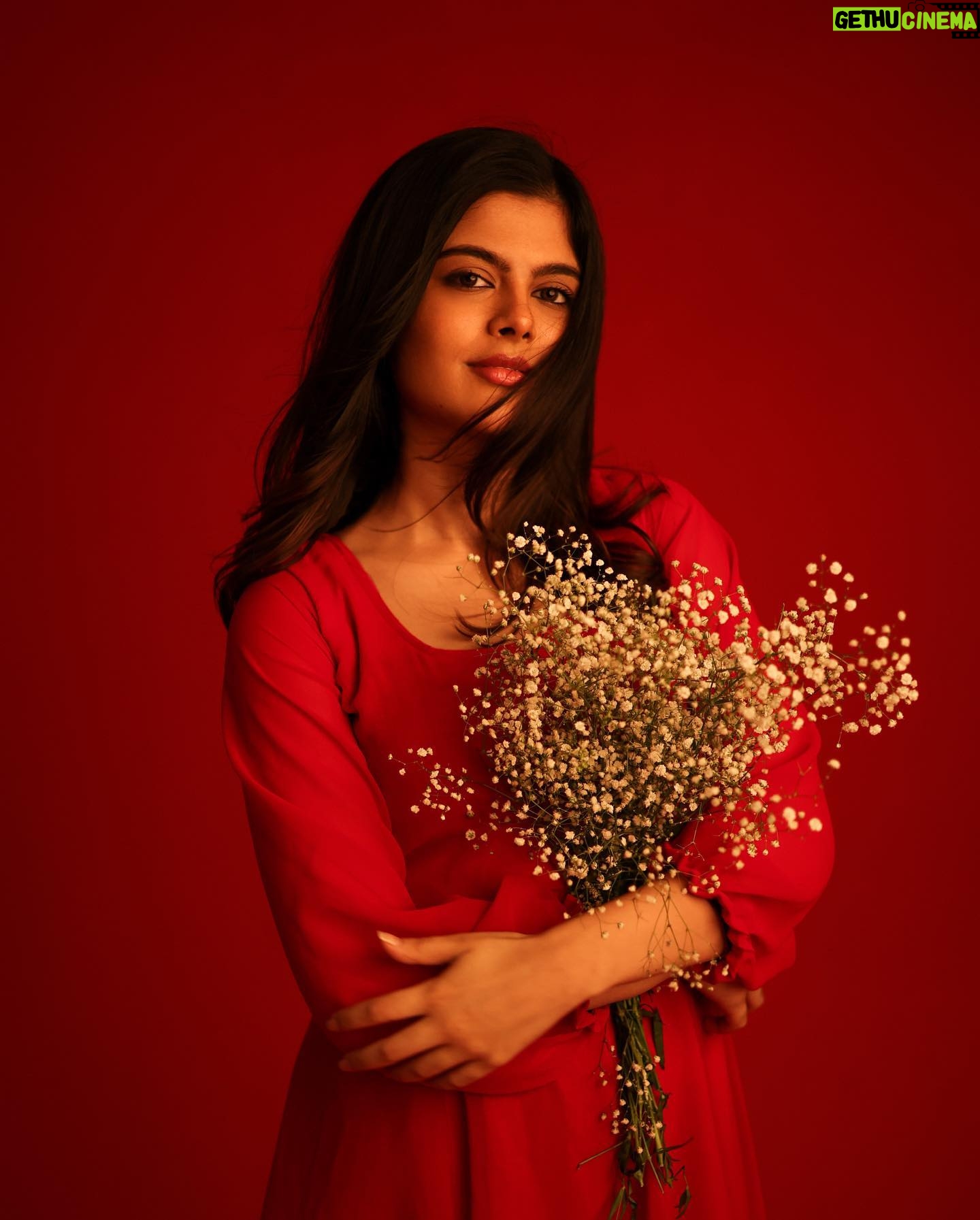 Sanjana Krishnamoorthy - 75.9K Likes - ❤️ @snipershotphotography @styledbydevil @rigowdesigns @noormakeup_mehndi