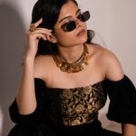 Sanjana Krishnamoorthy Instagram - 🎬 Team @thatmadraskaran @deekshitanikkam @priyanka_the_makeupartist Outfit @divyalakshanad Accessories @rajianand