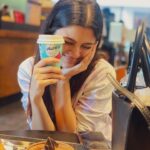 Sanjana Krishnamoorthy Instagram - Hot cocoa cheers🥤to friends, experiences and mistakes.. old & new! 2k22 has been a blessed year. So many plot twists brought on a dizzy spell xD but it was worth it 🤍 Merry Christmas everyone! Felizzz Navidad 🎄