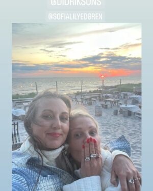 Sanna Lundell Instagram - Nämen sluuuta! Vi kan meddela att vi tänker stanna på @surflogiet_gotland 4-ever. Sover som en prinsessa, skrattar 24/7, umgås o samkvämar med 26 fantastiska kvinnor, lyssnare, följare❤️Summer Boost Camp är igång och vi tänker göra plats för den bästa sommaren. Lämna råttans år och leva i läkning, tillförsikt och sinnesro❤️Med oss på vägen har vi @didriksons som håller oss varma, torra och fina❤️ ÄLSKAR #12aventyr med dig @annsoderlund och att du @sofialilyedgren är med o yogar o lägger tarot❤️