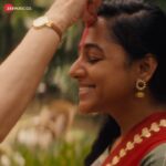 Santhy Balachandran Instagram - This song — warm and full of love — captures exactly what shooting for Gulmohar felt like: a celebration 😊 Special thanks to @mrsheetalsharma @manshakhurana @idarshishetty and team for making us look as vibrant as we felt ❤️ This Holi, paint your life in 100 shades of happiness with the Batra family! 🎨🫶 Song out now on Youtube! #GulmoharOnHotstar streaming from 3 March @disneyplushotstar @bajpayee.manoj #SharmilaTagore @simranrishibagga @surajsharmagram @kavidrama @utsavijhamusic @Santhybee @jatingoswami_official @gandharvdewan @anuraag_arora_official @rahulchittella @starstudios @chalkboardentertainment @zeemusiccompany @siddkhoslamusic @seth_kanishk @talatazizofficial @sethkavita @Koo_ba_koo @vijayganguly @pita625 @eeshitnarain @mansidhruvmehta @mrsheetalsharma