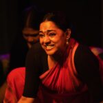 Santhy Balachandran Instagram - Veeram: “Aa samayathu Ravana…” * An incantation that prepares the actor to assume the role of Ravana, even as it reminds us that the actor and the character are separate entities. The Indian tradition of acting distinguishes between the individual, the actor and the character. This distinction allows one to be a kadhapatra — a vessel for the character. It empowers the individual as an actor, allowing one to maintain a healthy separation from the psyche of the character. To explore the sentiment of Veeram (Valour), Guruji taught us the choreography to an excerpt from Kailasodharanam. Here, the actor embodies the fierce and mighty demon king Ravana as he first appraises, then lifts, and finally tosses Mount Kailasa up into the skies. * ”At that time, Ravana…” @natanakairali ☀️ 📷: @manojparameswaran & Vanikki Tyagi #natanakairali #navarasasadhana #veeram