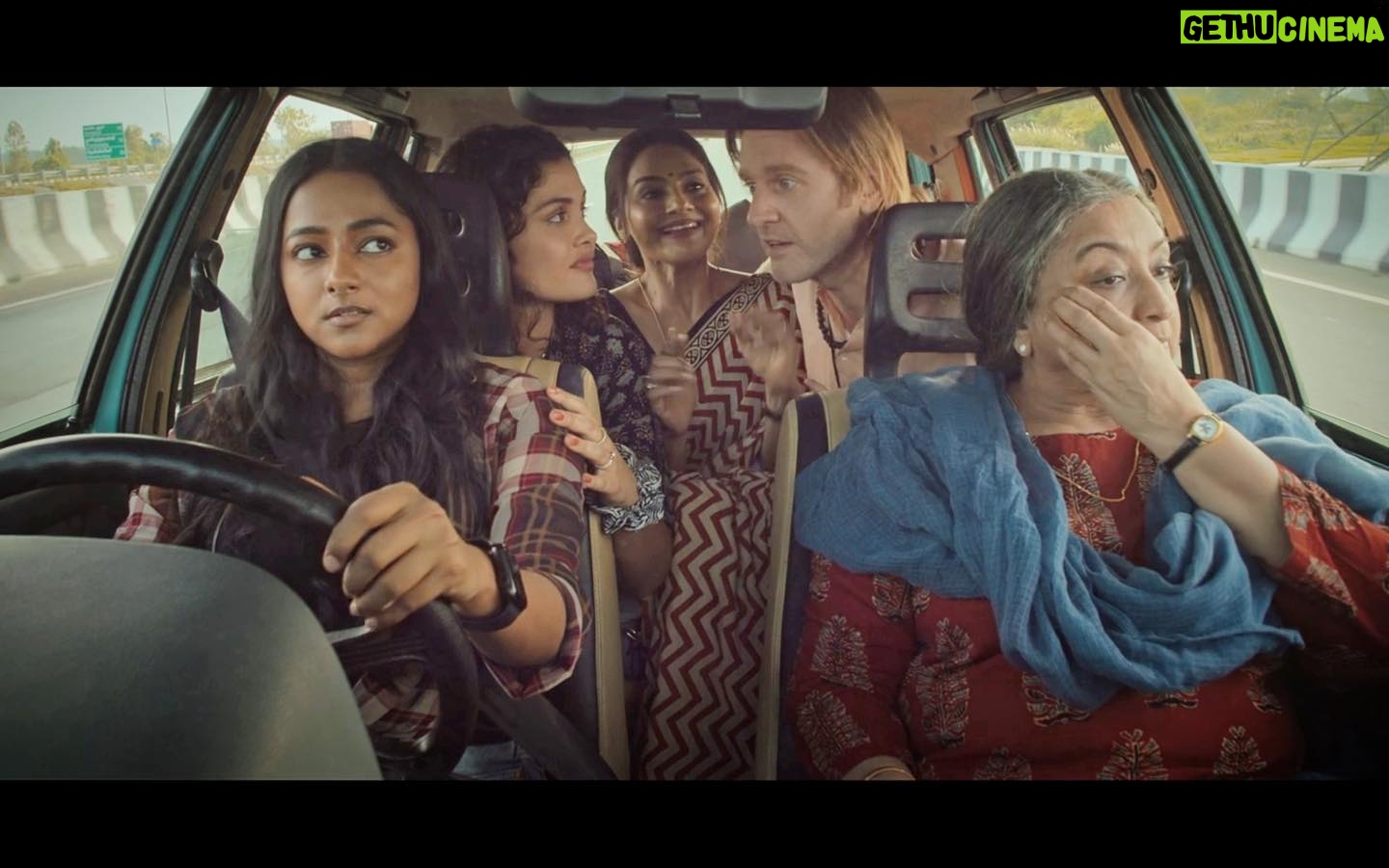 Santhy Balachandran Instagram - What a pleasure it was to spend a moment together with @ayeshakapur, #Lakshmi, @madhoo_rockstar, & @santhybee in this wonderful little blue car! Watch #SweetKaaramCoffee Out Now On Amazon Prime Video! ❤️❤️❤️ @shreeda_kirtikar @mettatalent #AlexxONell @primevideoin #ReshmaGhatala #VamsiKrishna @liontoothsocial @bejoynambiar @krishnafilmmaker @whatiswat @manju.mohan83 #GovindVasantha @sharmishta.roy #KrishnanVasant @viraj2singh @remydalai @ekalakhani #PraveenAnthony @srinivasbhuvan @thinkmusicofficial @siva_ananth @mr_makhija #KavinBabu @_balasuresh @dev.in.the.gram @alexx_onell @danixycode @karthiknetha_official @gbalaji @valentino_suren @alagiakoothan @g_man4ever_official @vinithramenon @krishnaramkumar @anita.nuthakki