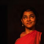 Santhy Balachandran Instagram - Veeram: “Aa samayathu Ravana…” * An incantation that prepares the actor to assume the role of Ravana, even as it reminds us that the actor and the character are separate entities. The Indian tradition of acting distinguishes between the individual, the actor and the character. This distinction allows one to be a kadhapatra — a vessel for the character. It empowers the individual as an actor, allowing one to maintain a healthy separation from the psyche of the character. To explore the sentiment of Veeram (Valour), Guruji taught us the choreography to an excerpt from Kailasodharanam. Here, the actor embodies the fierce and mighty demon king Ravana as he first appraises, then lifts, and finally tosses Mount Kailasa up into the skies. * ”At that time, Ravana…” @natanakairali ☀️ 📷: @manojparameswaran & Vanikki Tyagi #natanakairali #navarasasadhana #veeram