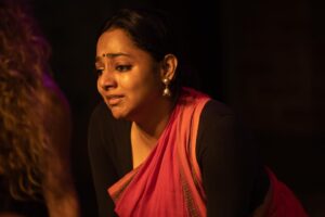Santhy Balachandran Instagram - Roudram (Anger| Images 1,2,3) and Karunam (Pathos| Images 4,5,6).

Two emotions that are often disguised as each other… Unexpressed grief often manifests as rage while unexpressed anger transmutes itself into sorrow. Both have their source in pain. But your default depends on what you have been permitted to show.

For a fortnight, sheltered from a world where the expression of these emotions is policed by gender, we learned to give voice to our anger and lend tears to our grief.

Thank you, Guruji. 

@natanakairali ☀️

📷: @manojparameswaran 

#natanakairali #navarasasadhana