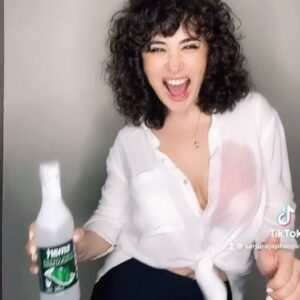 Sanura Jafarova Instagram - Her nov lekelere qarshi Smart Herbal Cleaner - leke chixardici🤩 Sheherin butun marketlerinden elde ede bilersiniz @smart_azerbaycan @smartshoecaree