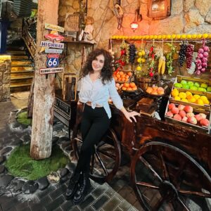 Sanura Jafarova Instagram - “Halva halva” demekle agiz shirin olan yer☺️ @halva_restoran_shuvelan